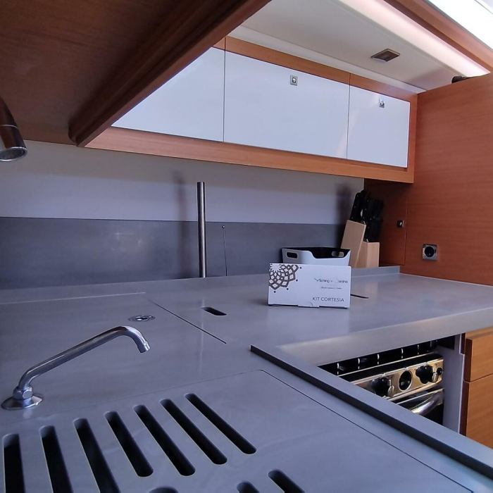 Weasley | Dufour 470 photo 7