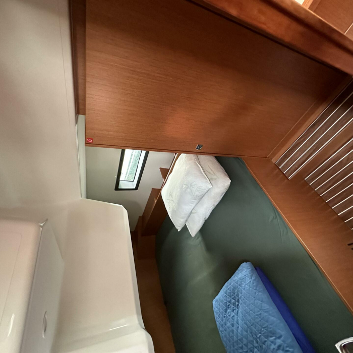 Leopard | Bavaria C42 photo 9