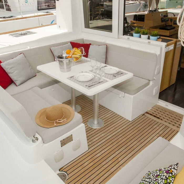 U2 | Lagoon 39 photo 11