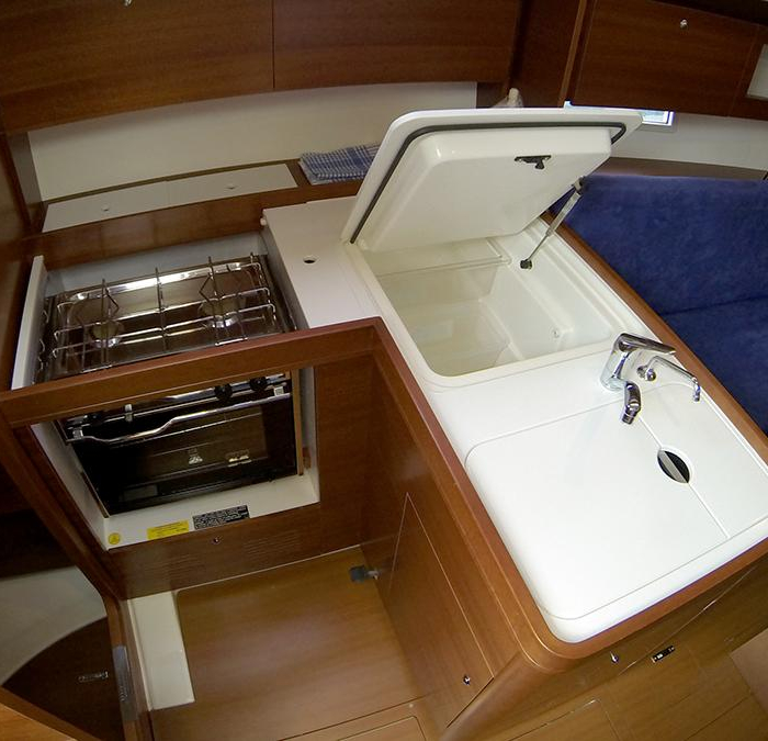 Lara | Dufour 335 GL photo 9