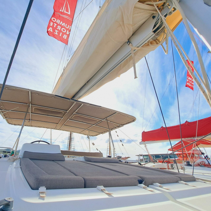 Lluna | Lagoon 450 photo 4