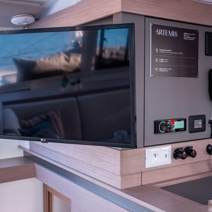 Artemis | Fountaine Pajot Isla 40 photo 102