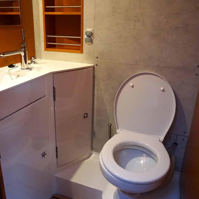 Alexis | Bavaria C42 photo 20