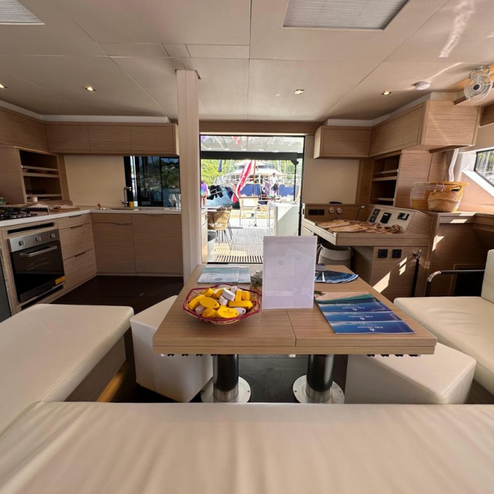 MAUI (PTP) | Lagoon 55 photo 8