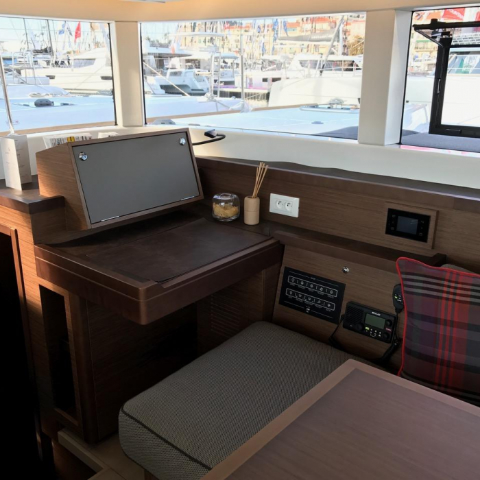 Saudade | Lagoon 40 photo 9