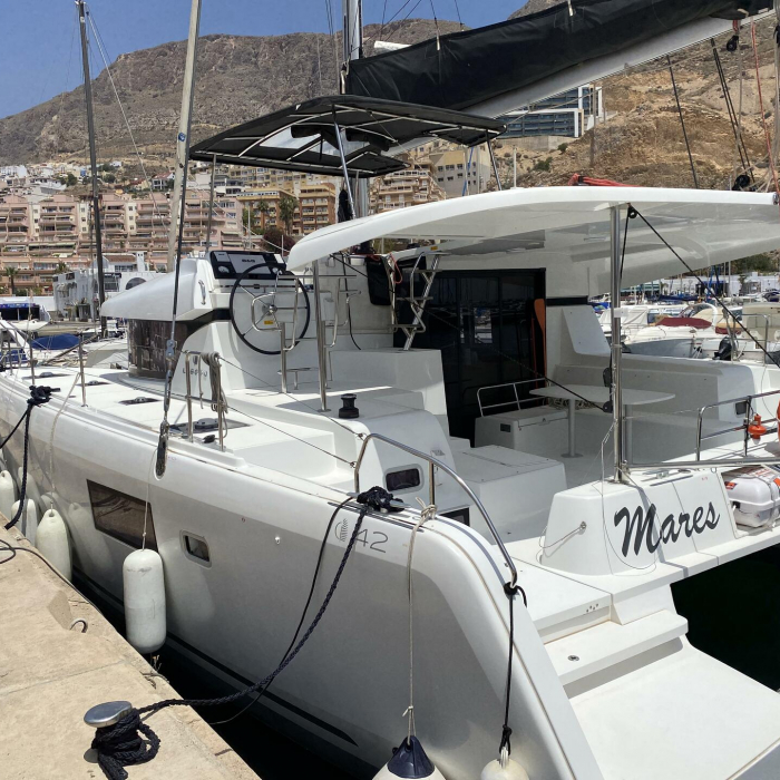 Mares | Lagoon 42 photo 7