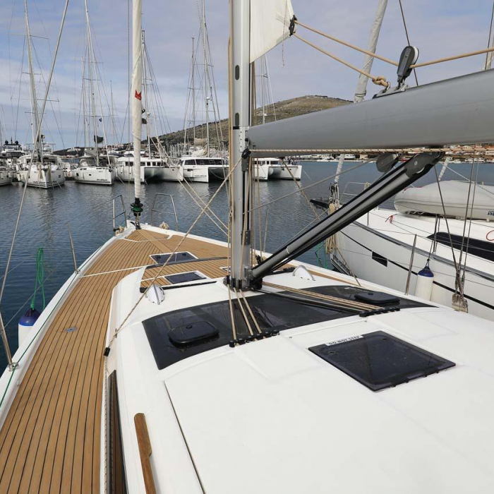 Lucia 1 | Dufour 430 photo 28