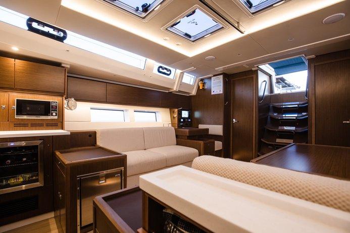 Elli | Bavaria C57 photo 10