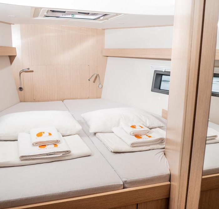 Aruna | Bavaria C42 photo 22