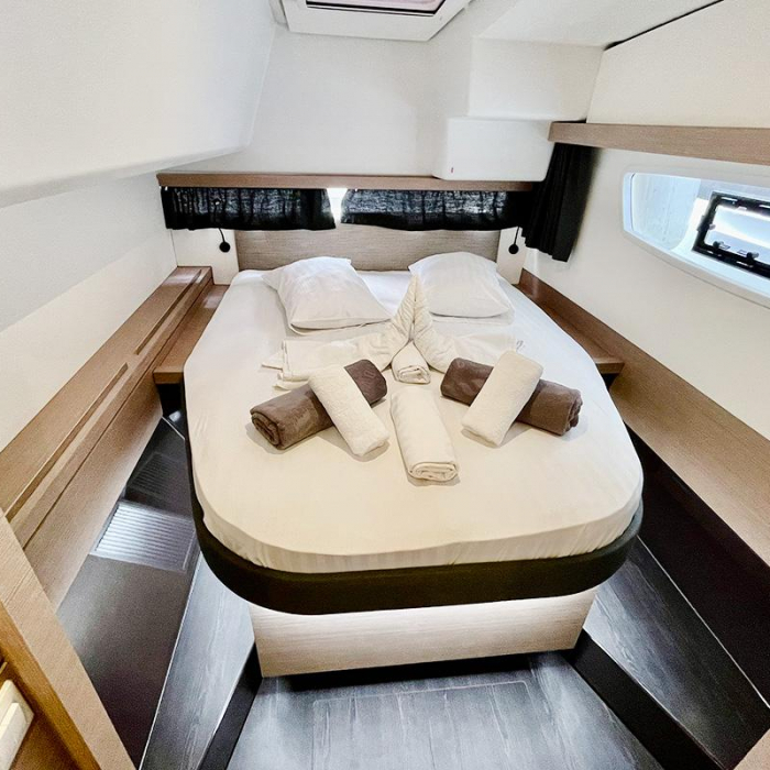 Barnacle | Fountaine Pajot Isla 40 photo 12