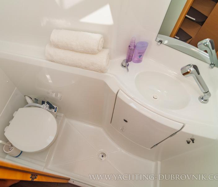 Gratia | Lagoon 380 photo 12