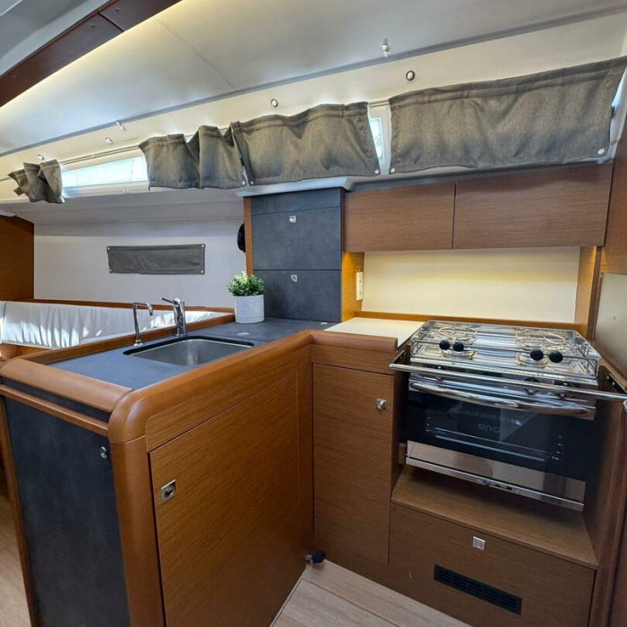 Why Not | Sun Odyssey 349 photo 9