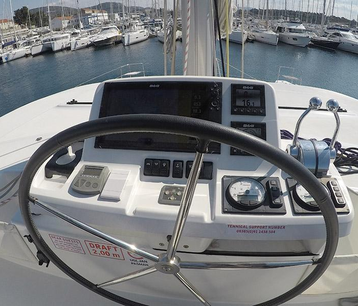 Zuzo 1ST | Lagoon 50 photo 10