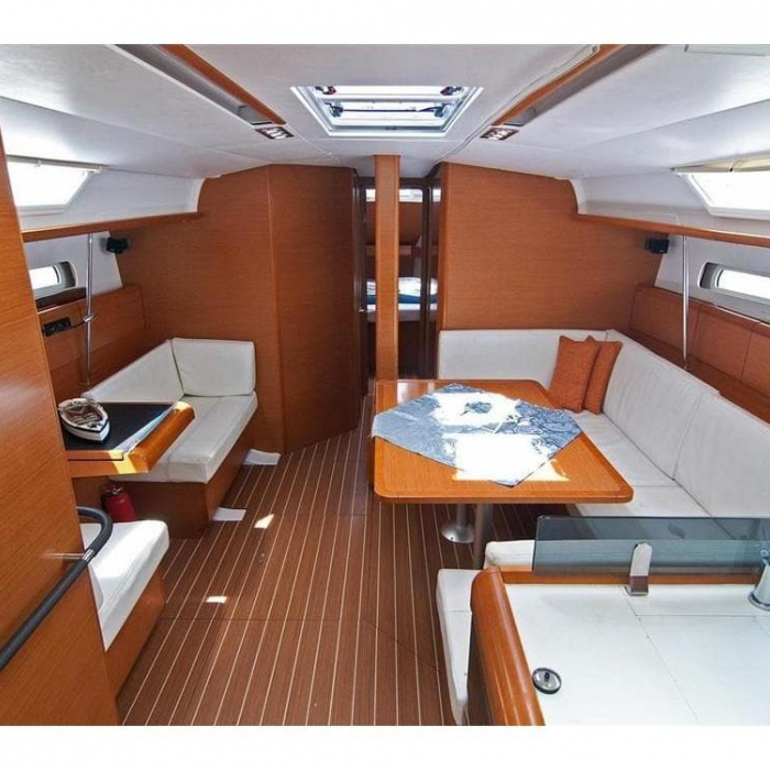 Marina 1 | Jeanneau 439 photo 4