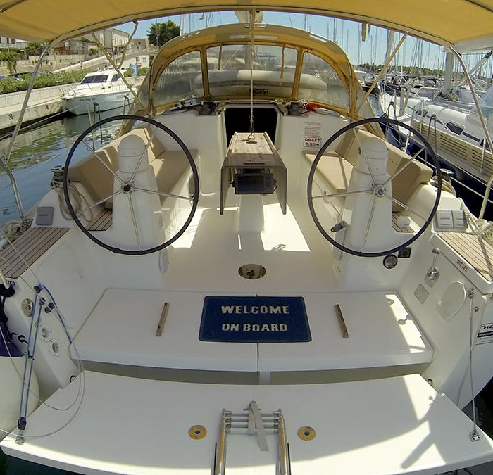 Lara | Dufour 335 GL photo 13