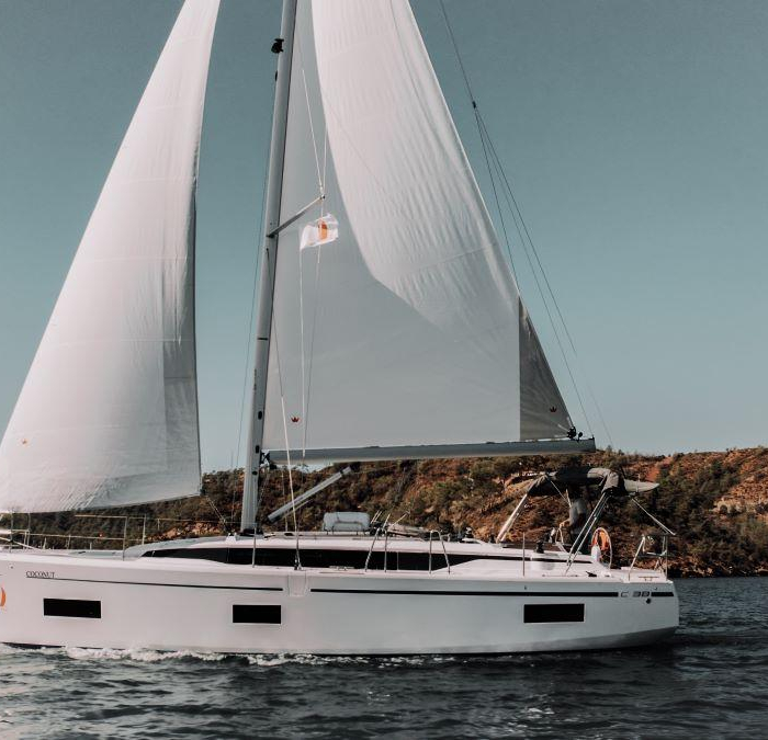 Coconut | Bavaria C38 photo 3