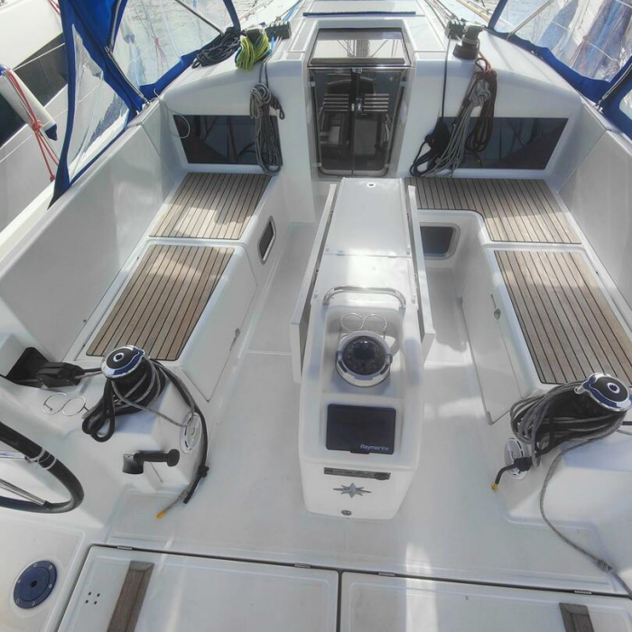 Iddu | Sun Odyssey 440 photo 4