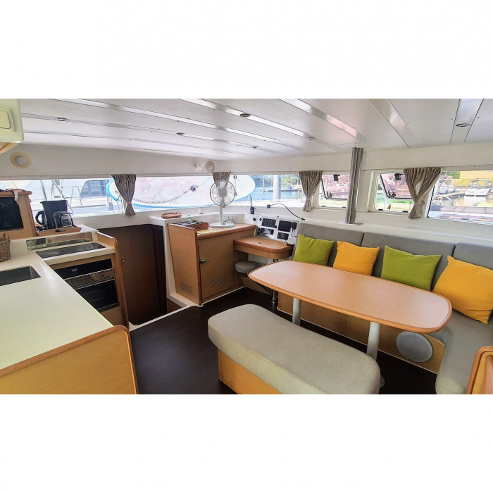 Exit Strategy | Lagoon 420 photo 10