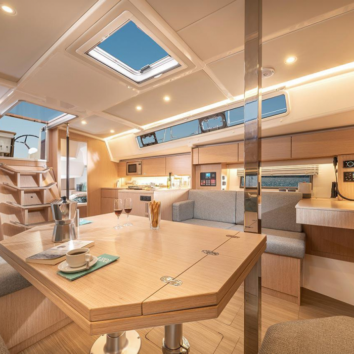 Giulia | Bavaria C42 photo 13