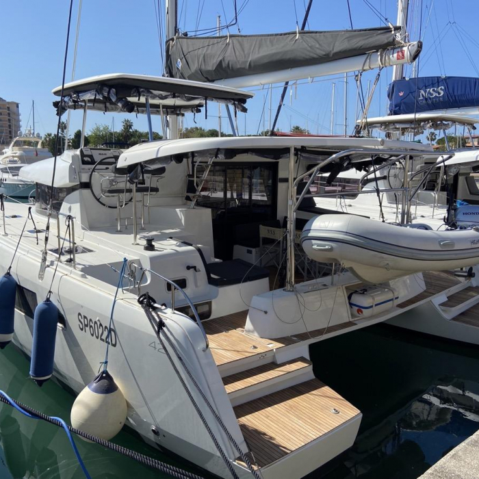 Blue Eyes | Lagoon 42 photo 6