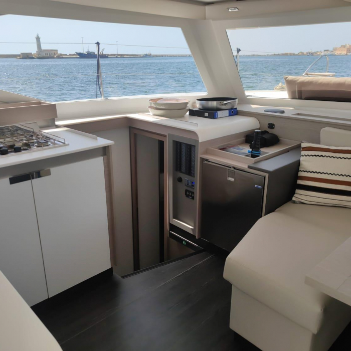 Isla | Fountaine Pajot Isla 40 photo 9