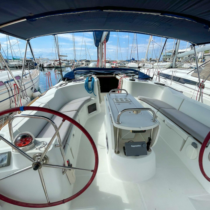 Beethoven ( with Bowthruster ,Solar Panels) | Sun Odyssey 44 i photo 11