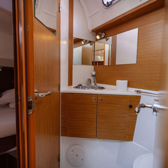 Ana B. | Sun Odyssey 49i photo 22