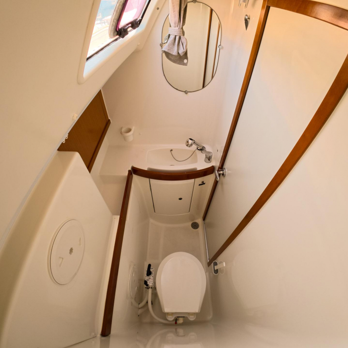 Lilium | Beneteau 43 photo 36