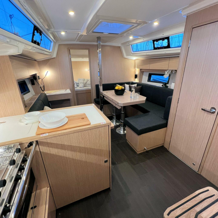 Mala Hana | Bavaria C38 photo 24