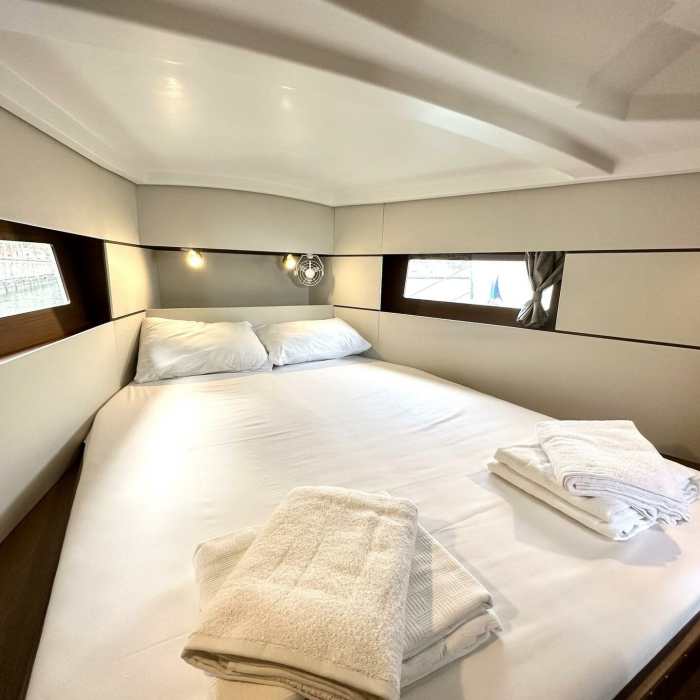 Sail Lyra | Oceanis 38.1 photo 9