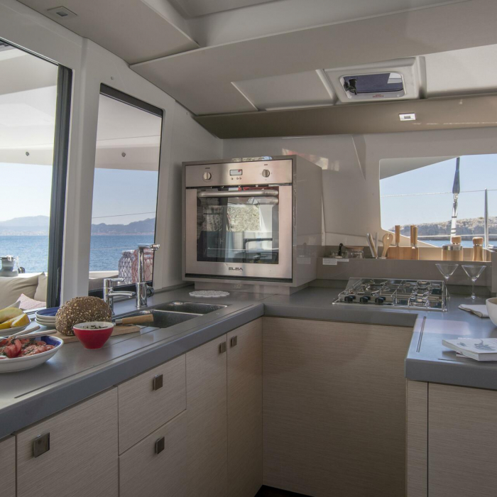 Bôrev | Fountaine Pajot Astrea 42 photo 4