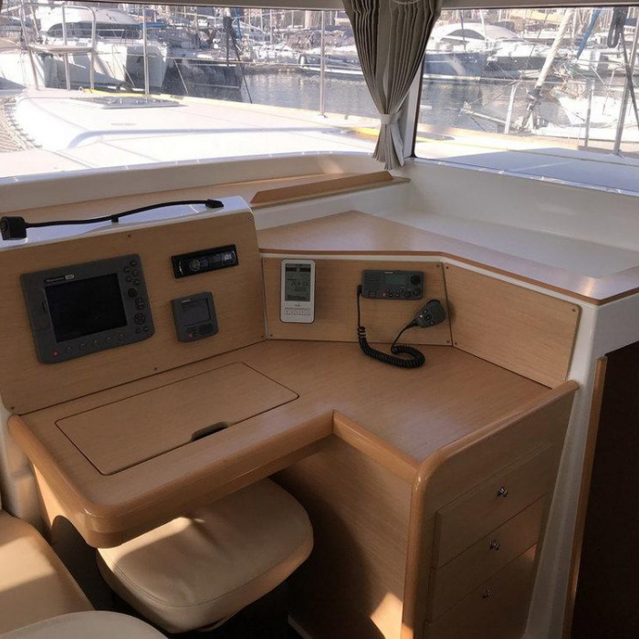 Aurora | Lagoon 400 photo 15