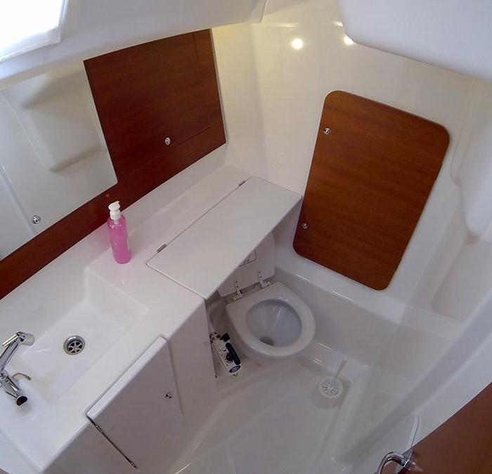 Lara | Dufour 335 GL photo 6