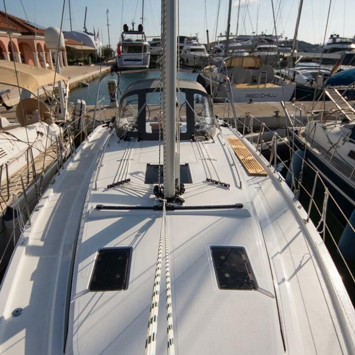 Aura | Bavaria C38 photo 19