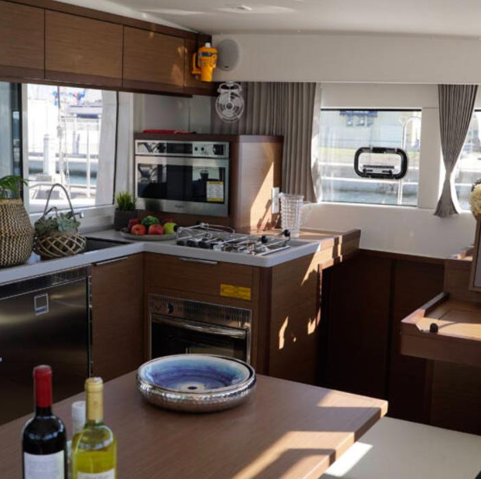 Chios | Lagoon 40 photo 11