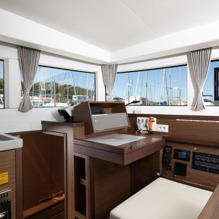 Yolo | Lagoon 40 photo 1