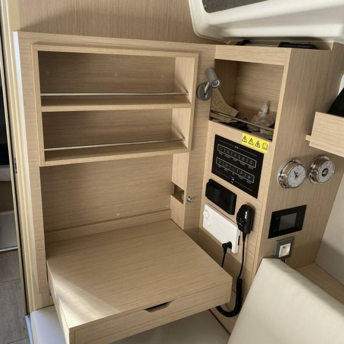 Angelica | Oceanis 34.1 photo 10