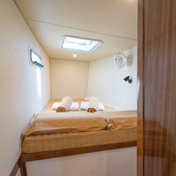 Vesna | Island Spirit 410 photo 8