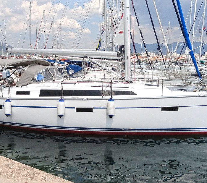 Lirica | Bavaria Cruiser 37 photo 5