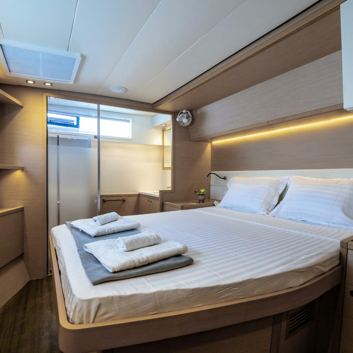 White Pearl | Lagoon 52 photo 25