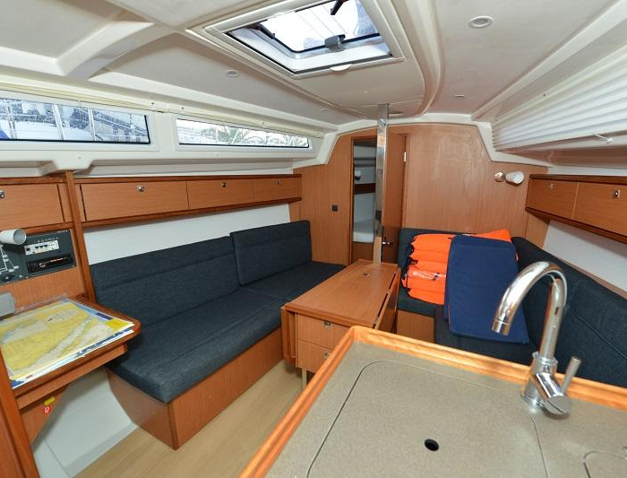 Ami | Bavaria Cruiser 33 photo 8