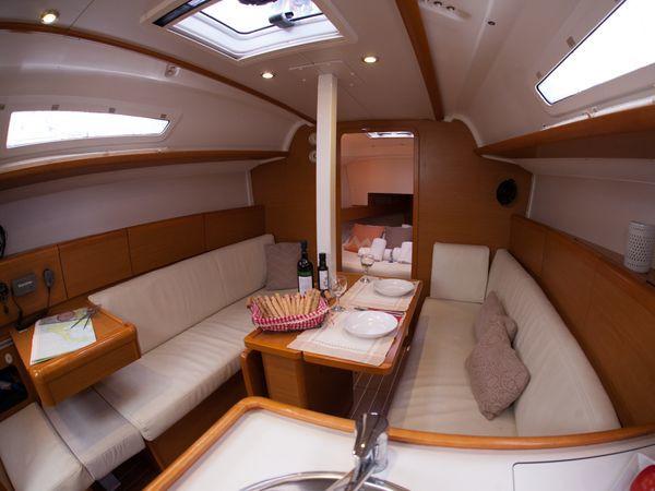 Mare Doro | Sun Odyssey 33i photo 5