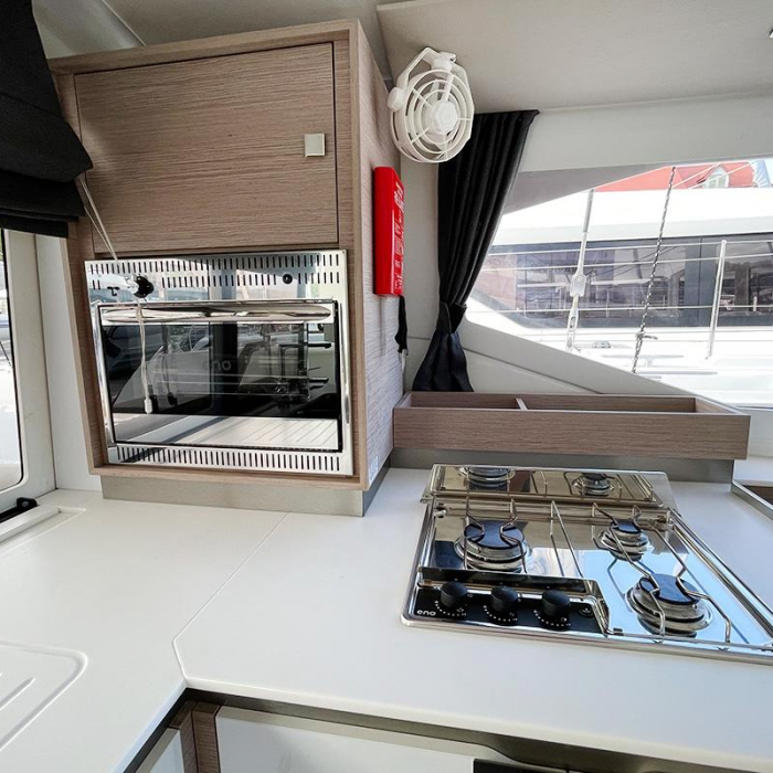 Barnacle | Fountaine Pajot Isla 40 photo 8