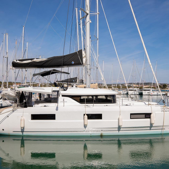 Long Island | Lagoon 46 photo 24