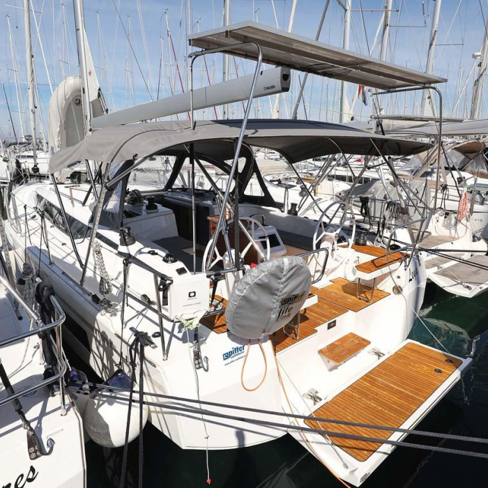 Leya | Bavaria C42 Style photo 30