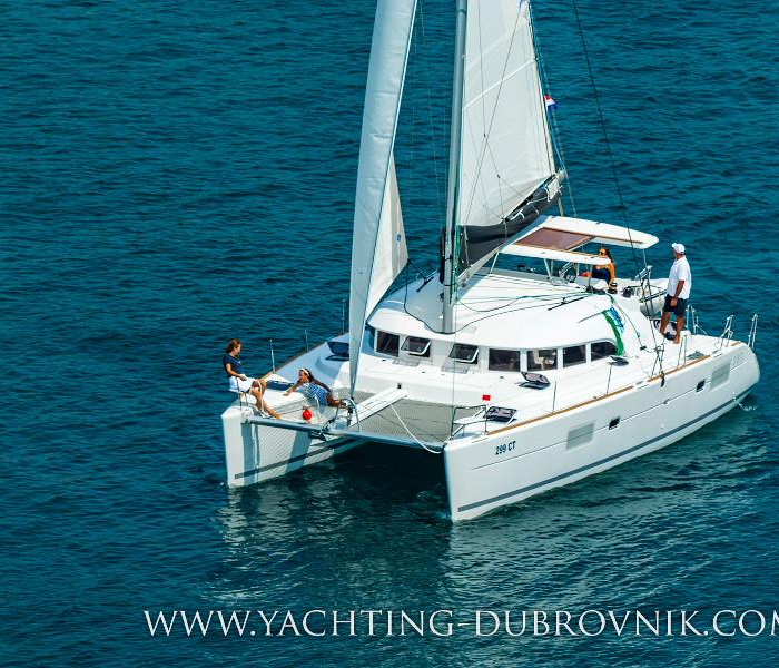 Gratia | Lagoon 380 photo 6