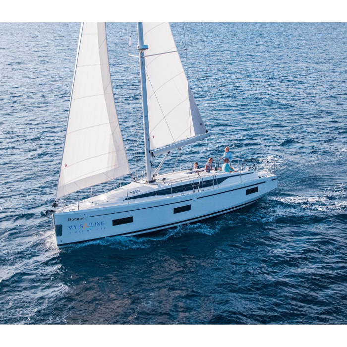 Donuha | Bavaria C42 photo 6