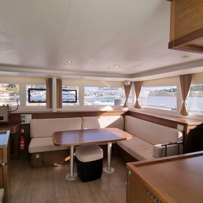 Samogon | Lagoon 450F photo 22