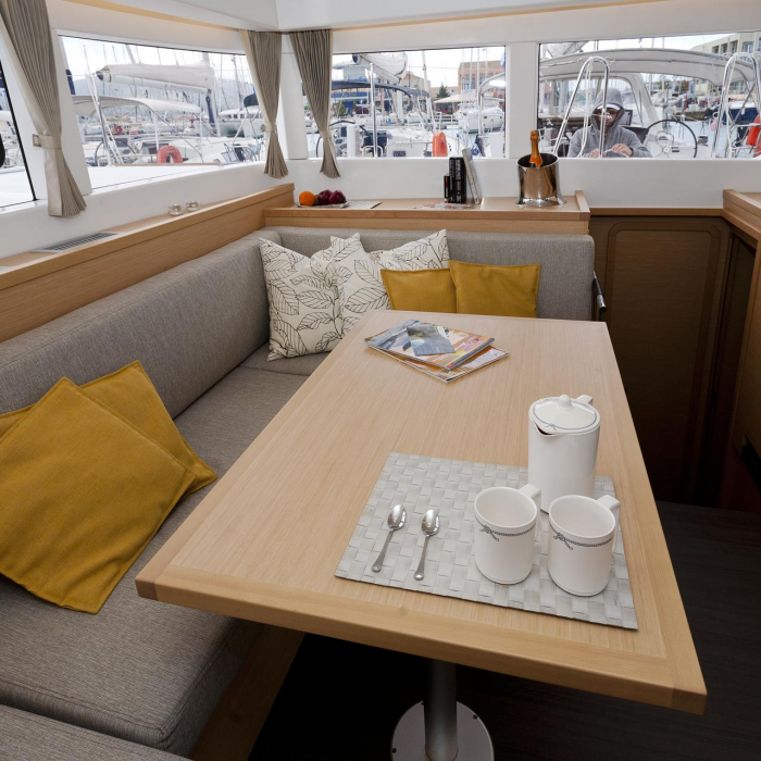 U2 | Lagoon 39 photo 9