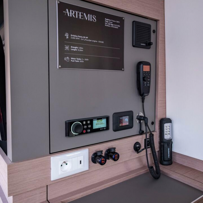 Artemis | Fountaine Pajot Isla 40 photo 107